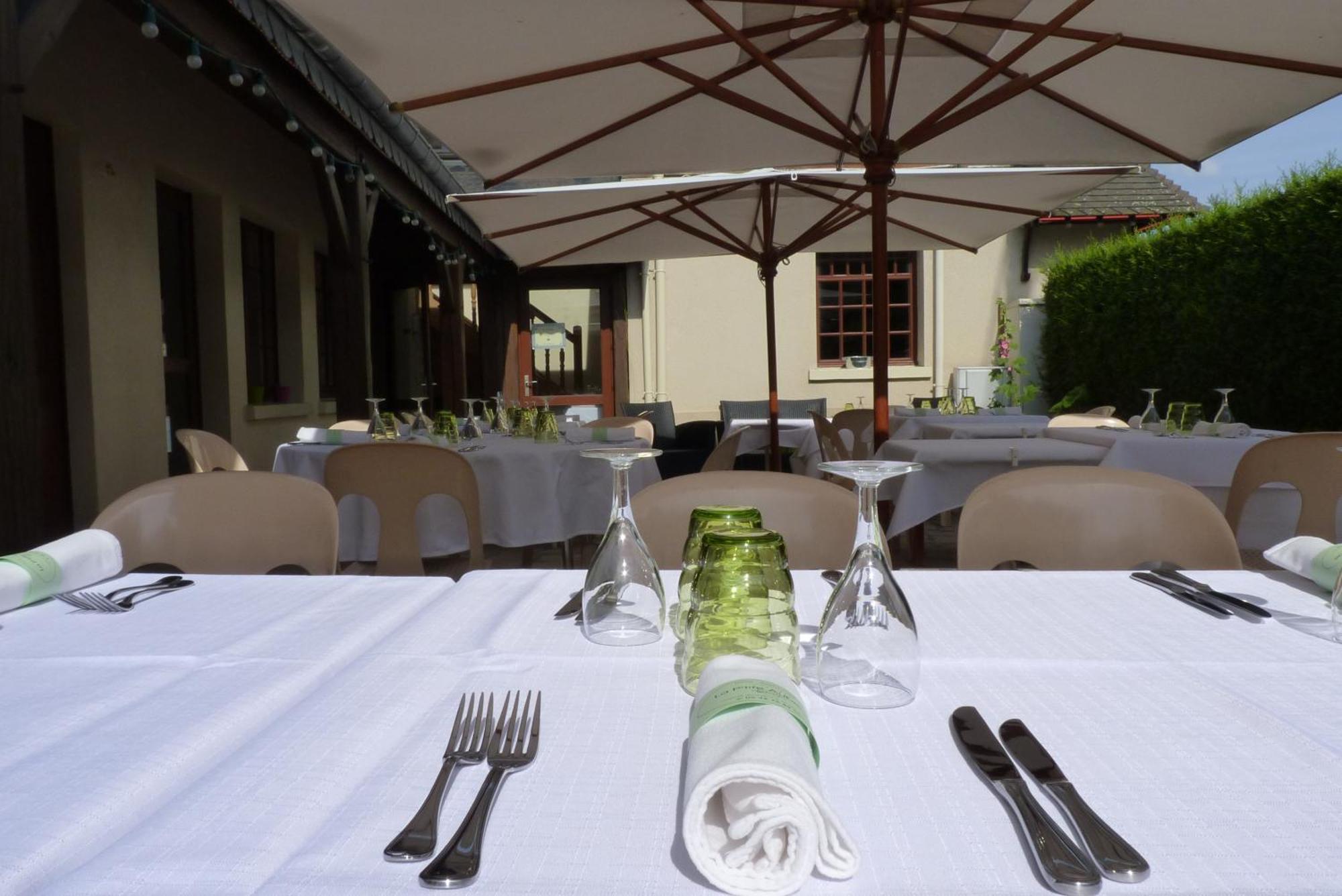 Hotel-Restaurant La P'Tite Auberge Lillebonne Exteriör bild