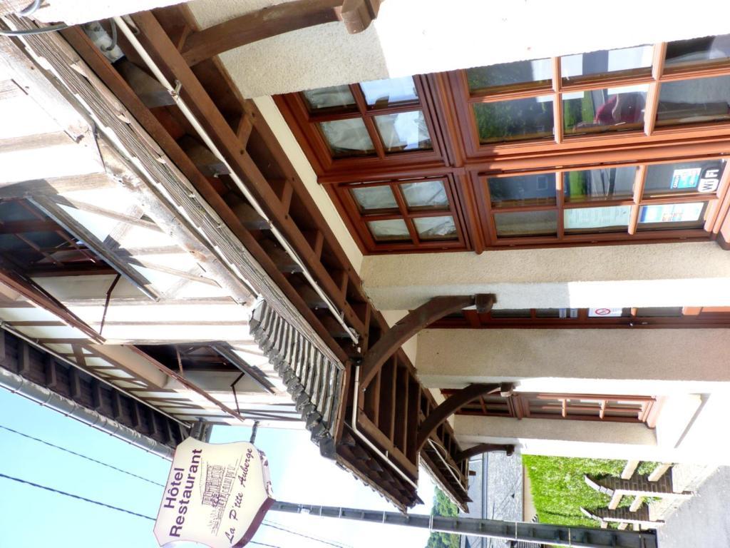 Hotel-Restaurant La P'Tite Auberge Lillebonne Exteriör bild