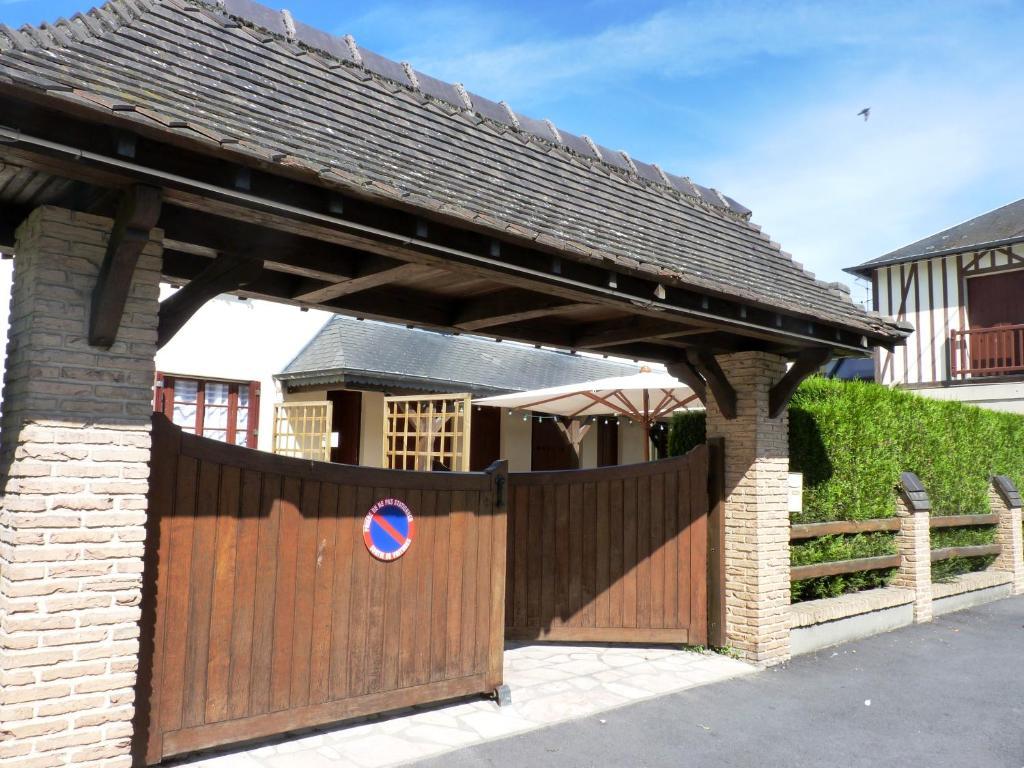 Hotel-Restaurant La P'Tite Auberge Lillebonne Exteriör bild